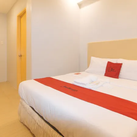 RedDoorz @ Zenova Hotel
