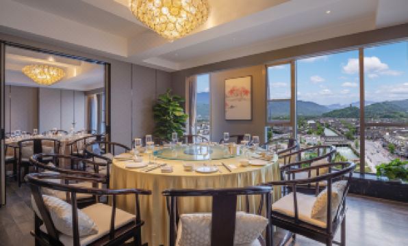 Center International Hotel