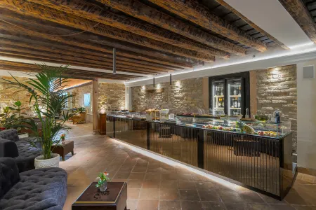 Hotel Nani Mocenigo Palace Отели рядом с достопримечательностью «Церковь Сан-Самуэле»