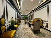 Royal Hanoi Hotel Hoteller i Thanh Trì