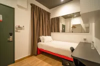 Tune Hotel KLIA Aeropolis (Airport Hotel) Hotel in zona National Automobile Museum