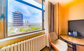 Jindao Hotel (Lanzhou West Railway Station Old Street Huanghe Tower Branch)
