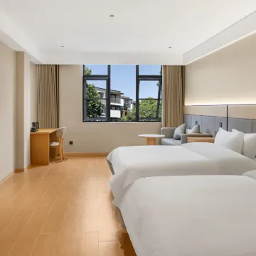 Yuzi Peninsula Hotel (Liancheng Sijiaojing Cultural Square)