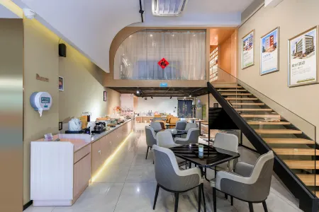 Yiqu Light Luxury Hotel (ZhongshanHotSpringResort) Отели рядом с достопримечательностью «Happy Valley»