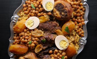 Atlantis 12, Maison d'hôtes et d'art