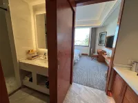 Yuanshangdu Hotel - parking