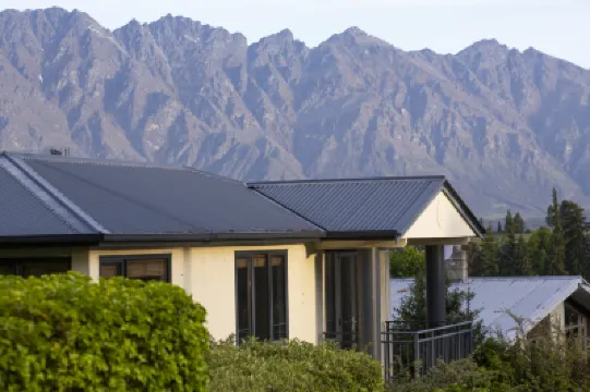 Prime Location | 3 bedroom home | Unlimited WIFI Hotels in 