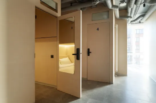 Morfeus Capsule Hotel 크레스티 프리즌 주변 호텔
