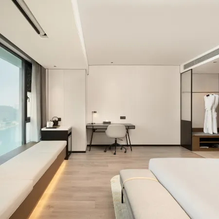 Madison Hotel (Yibin Hejiangmen Yangtze River Park)