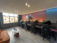 JY · E-Sports Hotel - صديق للحيوانات الاليفة