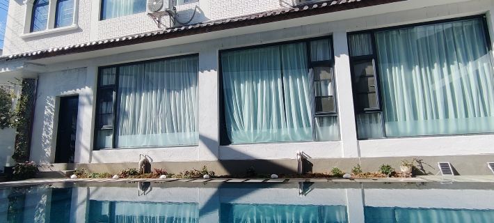 Jingshangtianhua Yuantou Hot Spring Homestay (Eryuan Niujie) Hotels in Eryuan