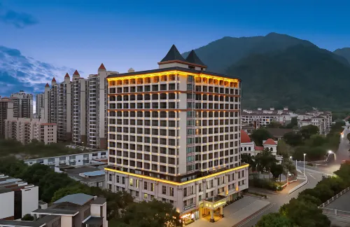 โรงแรมฮอลิเดย์มู่หยุน สาขากู่หลงเซีย ชิงหยวน - วิวภูเขา