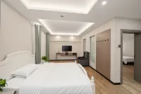 Mei Cheng Fan Yi Hotel (Tongren Ancient City Pedestrian Street Branch) - Balkoner