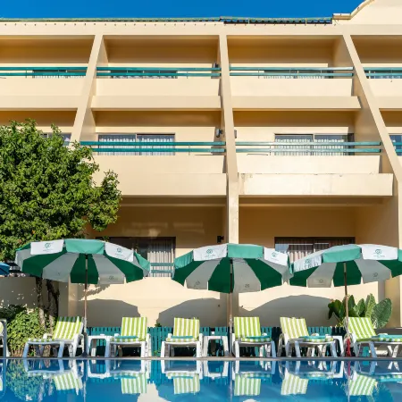 Sirin Hotel Hua Hin Отели рядом с достопримечательностью «Ночной базар Хуа Хина Бун Чалерн»