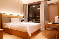 Jade Hotel