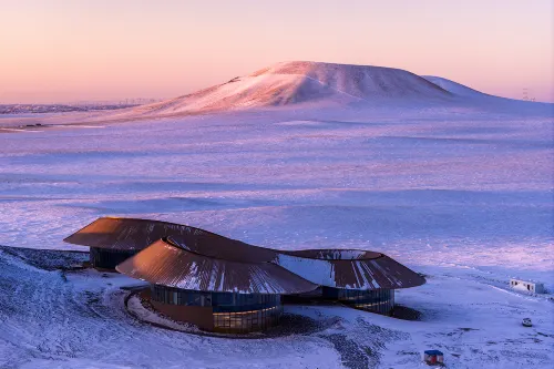 Volcano-In Hotel of Arrivals