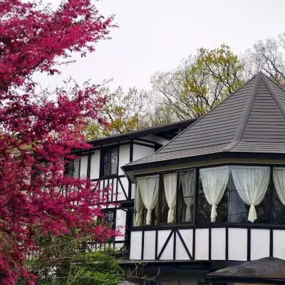 Floral Hotel · Sakura-zaka Onsen (Izu Kogen Omuroyama) Отели рядом с достопримечательностью «Железнодорожный вокзал Изу-Коген»