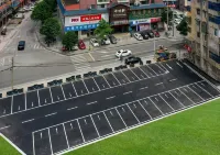 Xinshidai Holiday Hotel - parking