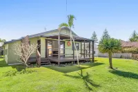 Lennox Beach Shack – Classic Coastal Stay Near the Beach