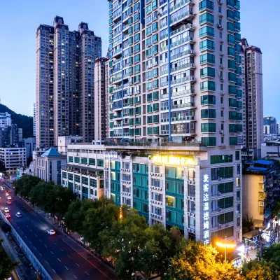 Microtel by Wyndham (Qianling Mountain Park, Guiyang ) Отели рядом с достопримечательностью «Храм Хонгфу»