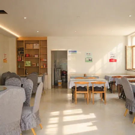 Yilu Harbor Hotel (Linze colorful Danxia store)