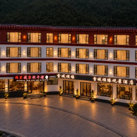 Snowland Suiyuan · Snowland View Hotel (Meili Snow Mountain Feilaisi Scenic Area Branch)