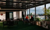 Kester International Apartment Hotel - 바