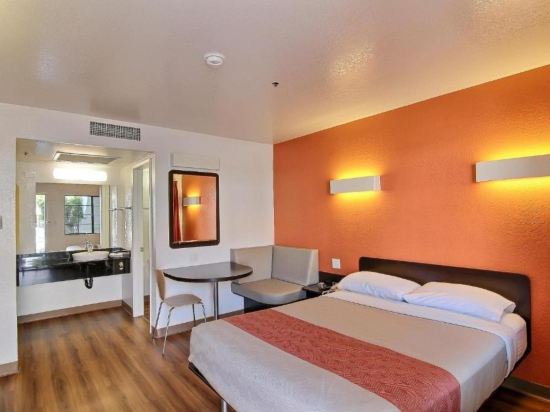 Motel 6 Houston, TX - Brookhollow