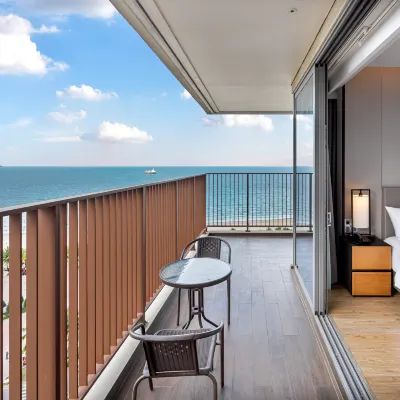 DiStay Beachfront Suites - Wyndham Soleil Da Nang Отели рядом с достопримечательностью «Пляж Микхе»