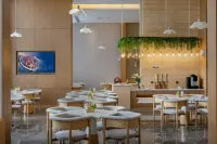Cloud Dwelling Sky Pool Resort (Xishuangbanna West Shuangjing Xingguang Night Market Branch) - พร้อมอาหารเช้า