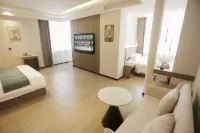 Lanou Shangpin Hotel (Xining Daxin Street Night Market Mojia Street) Hotels in Dongguan Grand Mosque/Lower Nanguan Street