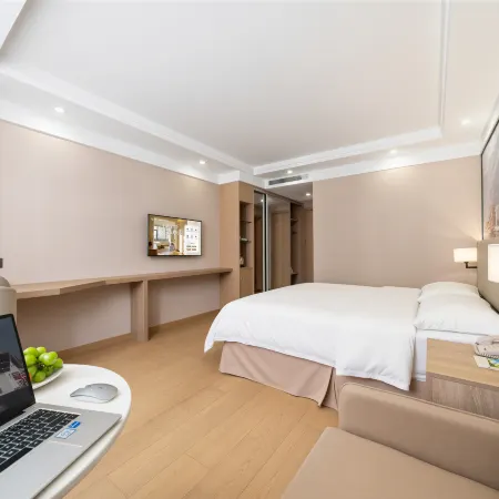 Vienna Classic Hotel ( ZhanJiang coastal park sea view gallery hotel )