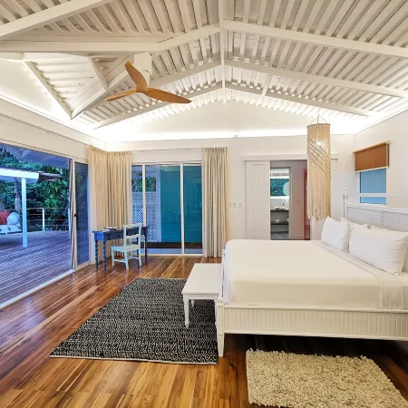 Tortuga Lodge