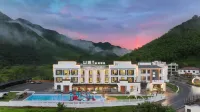 Mountain Charm · Pool · Family Glamping · Vacation Villa (Moon Bay Scenic Area) - 2-Star