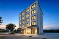 Yihang Holiday Hotel - 2-Star