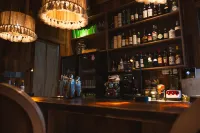 喀拉峻昆彌麗呈明宇野奢營地 - 酒吧