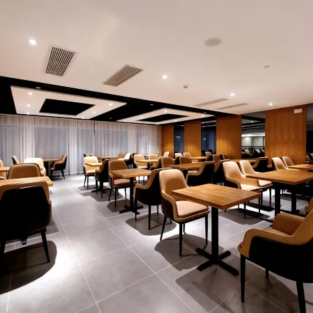 Yunyi Hotel (Shaoshan Xintiandi Pedestrian Street)