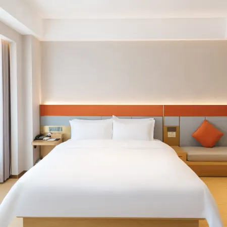Interstate Honghu Hotel
