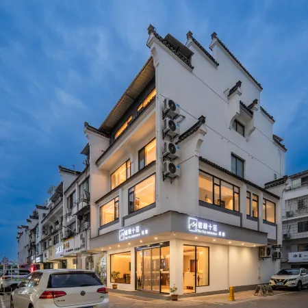 Huiying Shihu Homestay (Huangshan Shexian Huizhou Ancient City)