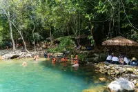 YesHue Eco Waterfall Retreat - جاكوزي