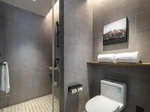 Huaihua Atour Hotel (Wanda Plaza South High-speed Railway Station)