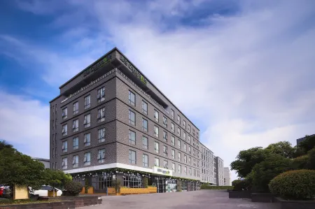 Campanile Hotel (Nanjing Jiangning Hohai University Subway Station) Отели рядом с достопримечательностью «Foding  Palace»