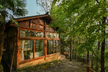 No. 5 Valley Inn Отели рядом с достопримечательностью «Qianli Xianghui Rock Peak»