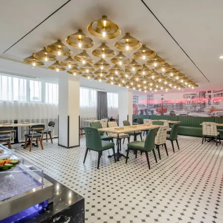 City Comfort Premier Hotel (Lingshan Zhongyi Hospital Benxi Gymnasium)