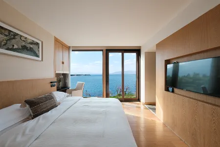 Bole Lakeview Hotel Отели рядом с достопримечательностью «Panxi Ferry»