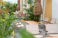 Yige Seaview Parent-child Hotel (Xiada Baicheng Branch, Huandao Road)