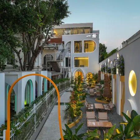 Yige Seaview Parent-child Hotel (Xiada Baicheng Branch, Huandao Road)