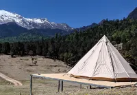 Beyond Clouds · Haba Snow Mountain Camp Hotel dekat Baishuitai