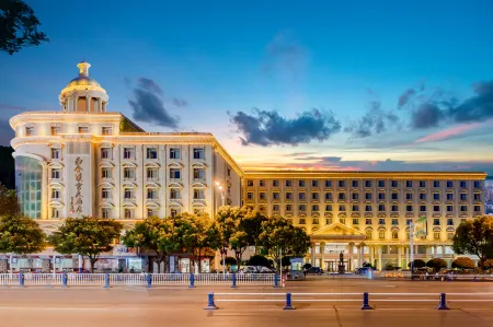 Buckingham Palace Hotel Отели рядом с достопримечательностью «Fuyang Technology Vocational School»