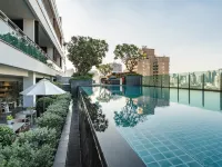 MUU Bangkok, Small Luxury Hotels of the World Отели рядом с достопримечательностью «Тхонг Лор»